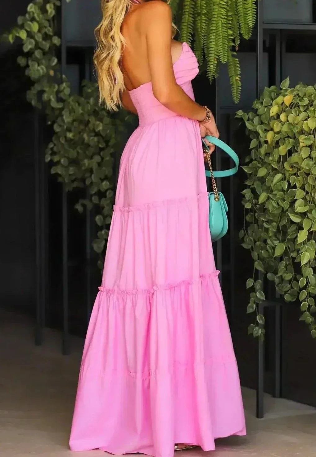 Vestido maxi com camadas e detalhes plissados Modix